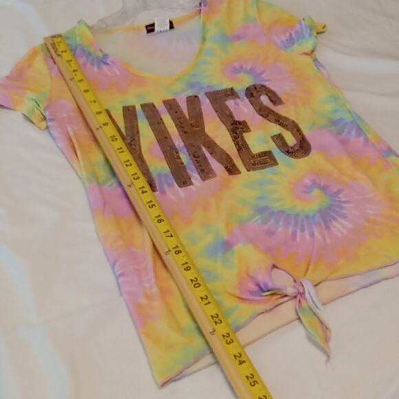 Grumpy and Gorgeous  Yikes tie dye v-neck tie bottom t-shirt. Medium - Picture 7 of 7